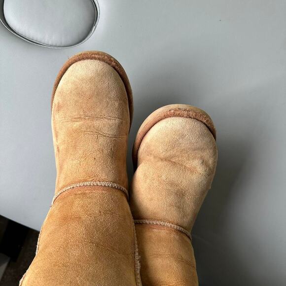 2000s UGG Classics Chestnut Winter Fur Lined Boots - Picture 7 of 8